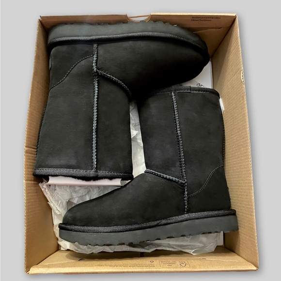 UGG W Classic Short II Black Boots - Picture 3 of 4